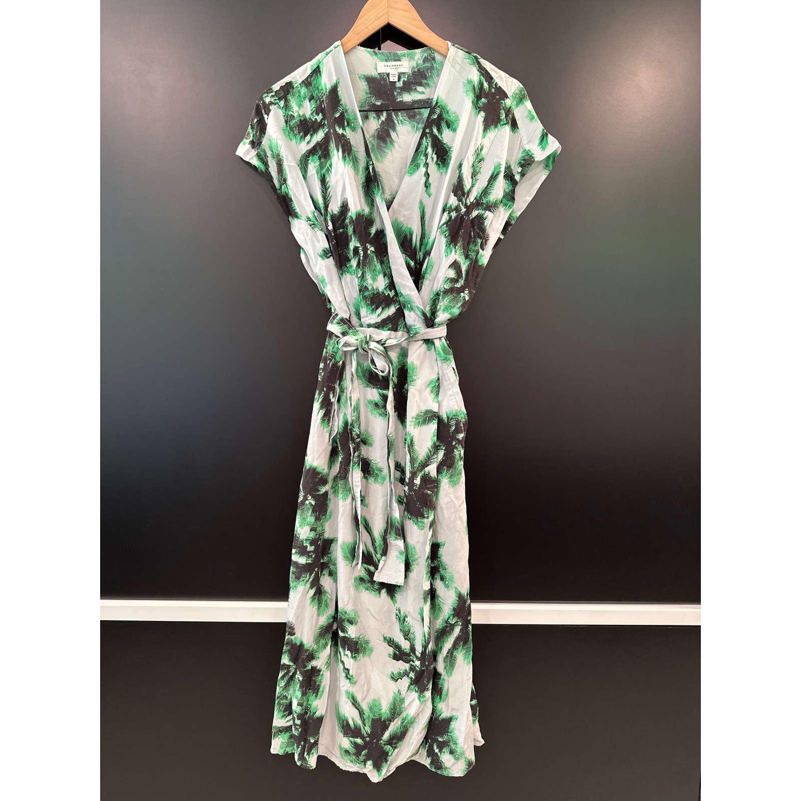 Equipment Femme Green Palm Tree Print 100% Silk Wrap Midi Dress Size 4 Tropical